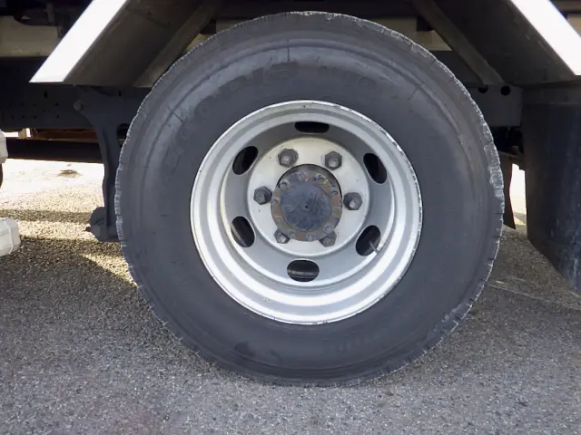 いすゞ フォワード 2RG-FRR90T2(2WD)の写真26