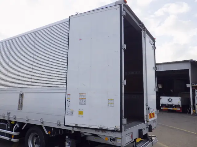 いすゞ フォワード 2RG-FRR90T2(2WD)の写真32