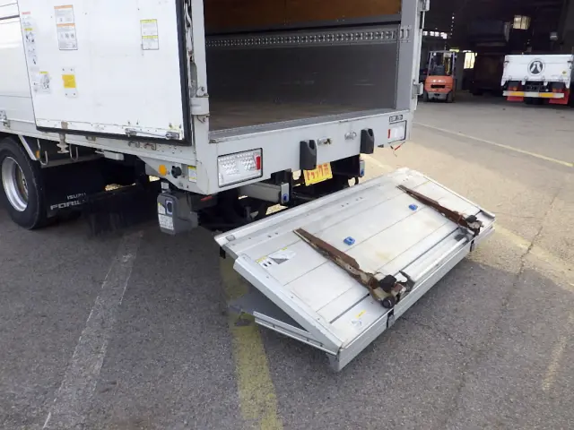 いすゞ フォワード 2RG-FRR90T2(2WD)の写真35