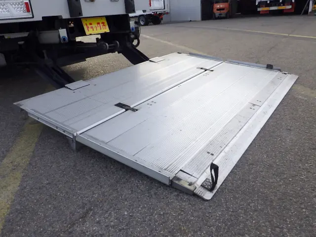 いすゞ フォワード 2RG-FRR90T2(2WD)の写真36