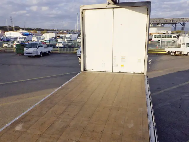 いすゞ フォワード 2RG-FRR90T2(2WD)の写真40