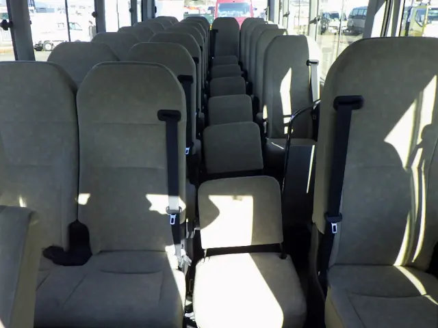 トヨタ コースター SKG-XZB70(2WD)の写真11