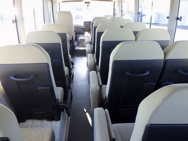 トヨタ コースター SKG-XZB70(2WD)の写真13