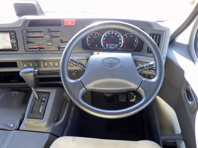 トヨタ コースター SKG-XZB70(2WD)の写真19