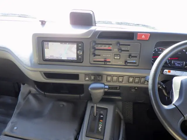 トヨタ コースター SKG-XZB70(2WD)の写真21