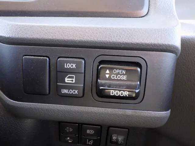 トヨタ コースター SKG-XZB70(2WD)の写真28