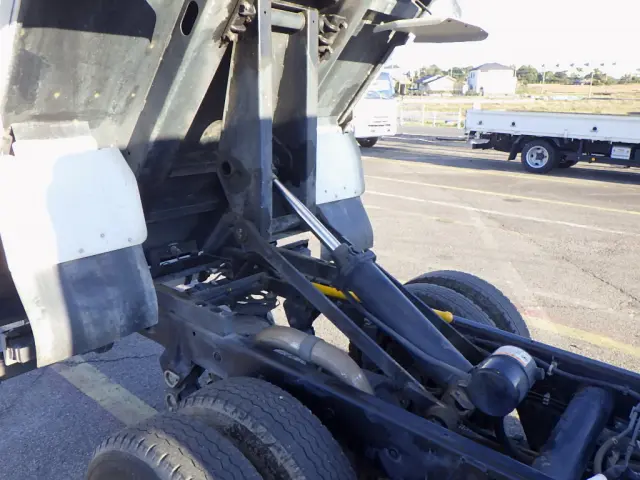 三菱 キャンター TPG-FBA60(2WD)の写真16