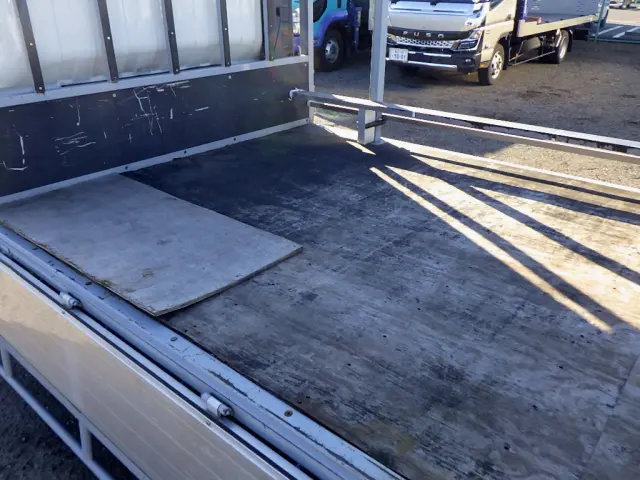 いすゞ エルフ 2RG-NPR88AR(2WD)の写真10