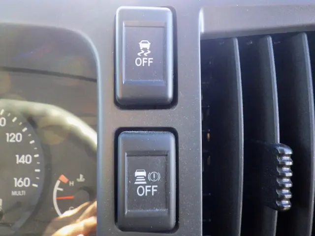 いすゞ エルフ 2RG-NPR88AR(2WD)の写真46