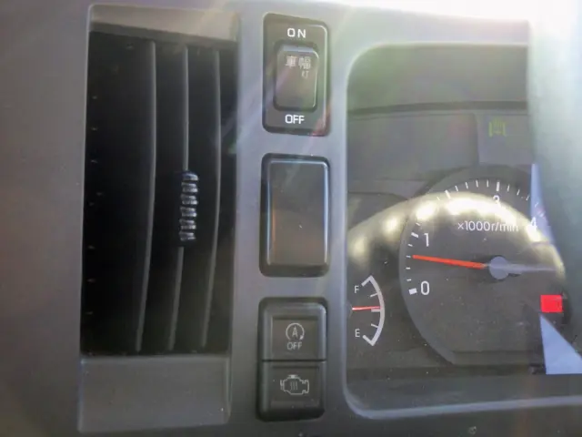 いすゞ エルフ 2RG-NPR88AR(2WD)の写真48