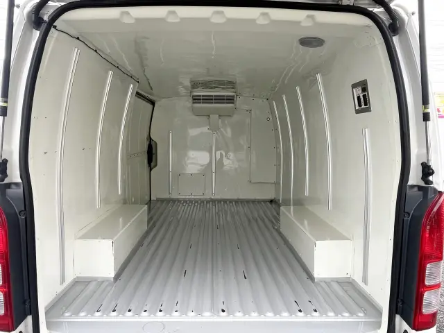 トヨタ ハイエースレジアス QDF-KDH201V(2WD)の写真8