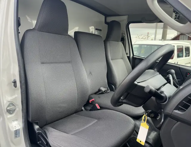 トヨタ ハイエースレジアス QDF-KDH201V(2WD)の写真19