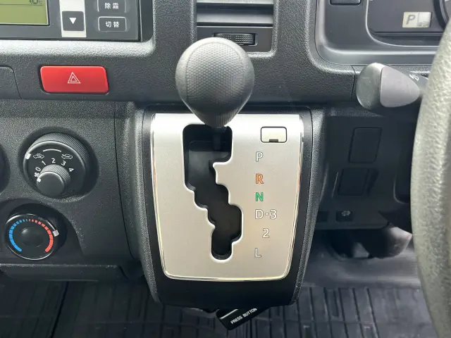 トヨタ ハイエースレジアス QDF-KDH201V(2WD)の写真22