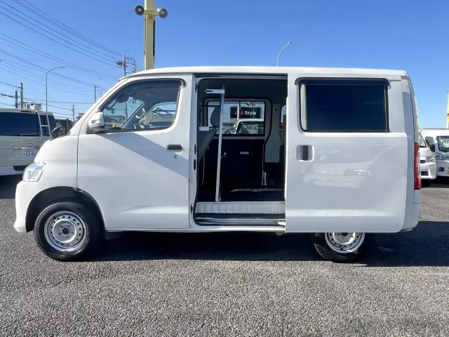 トヨタ タウンエースバン 5BF-S413M(4WD)の写真4