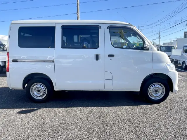 トヨタ タウンエースバン 5BF-S413M(4WD)の写真5