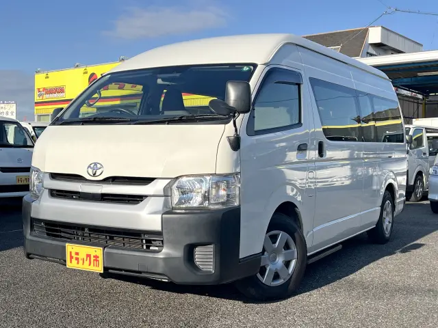 トヨタ ハイエースコミューター QDF-GDH223B(2WD)の写真1