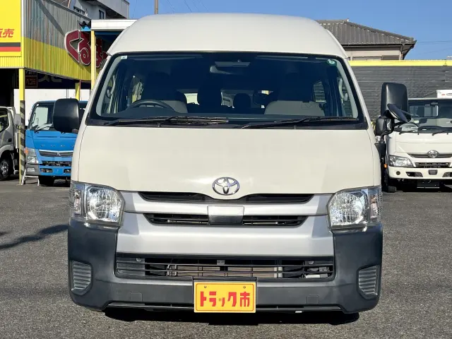 トヨタ ハイエースコミューター QDF-GDH223B(2WD)の写真2