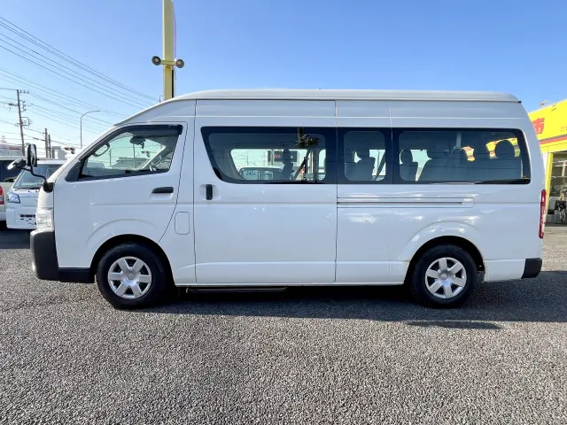 トヨタ ハイエースコミューター QDF-GDH223B(2WD)の写真3