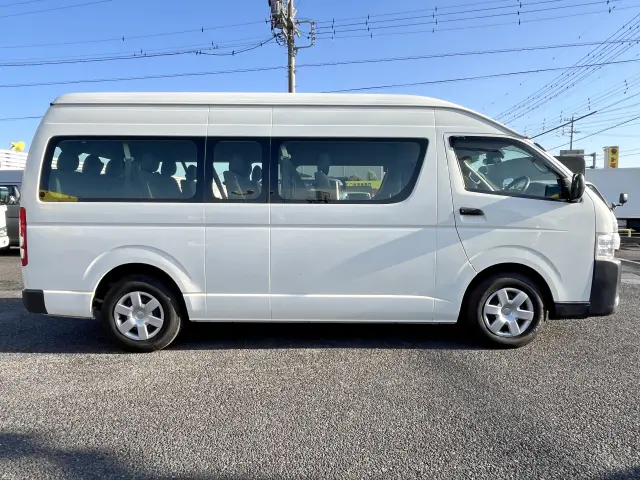 トヨタ ハイエースコミューター QDF-GDH223B(2WD)の写真5