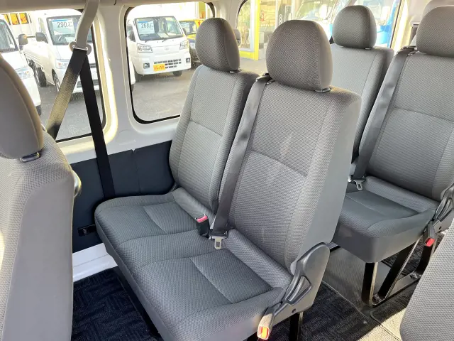 トヨタ ハイエースコミューター QDF-GDH223B(2WD)の写真9