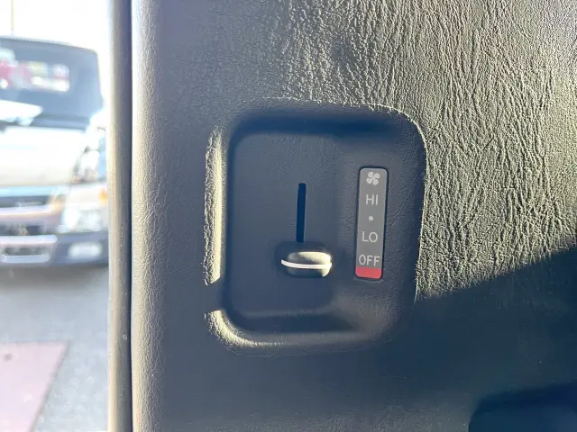 トヨタ ハイエースコミューター QDF-GDH223B(2WD)の写真15