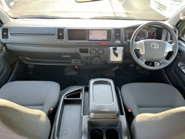 トヨタ ハイエースコミューター QDF-GDH223B(2WD)の写真16