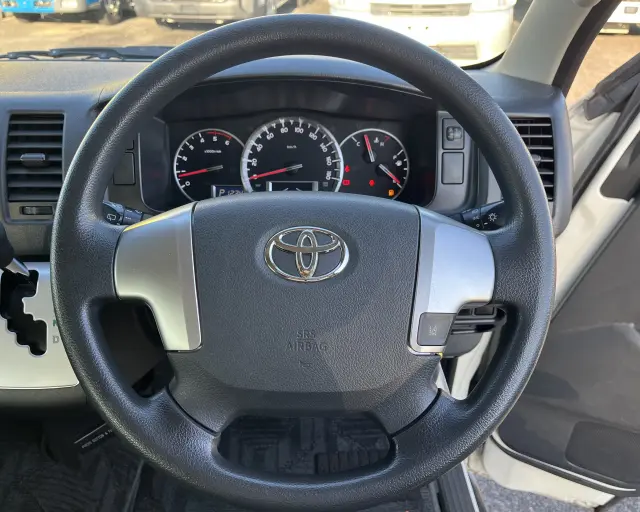 トヨタ ハイエースコミューター QDF-GDH223B(2WD)の写真19