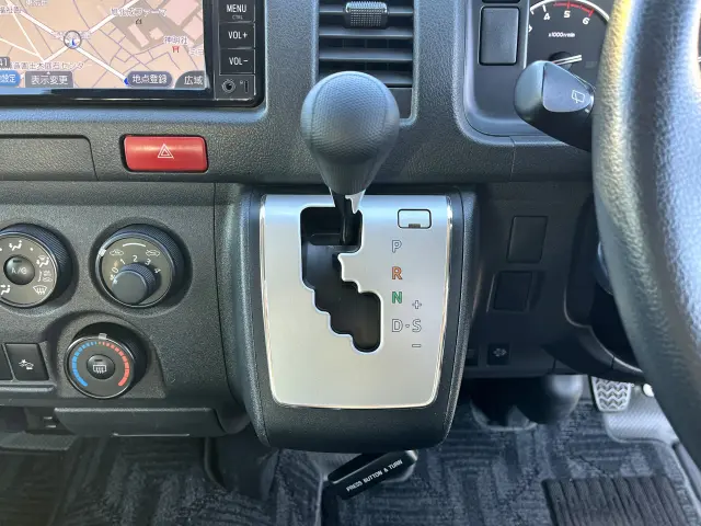 トヨタ ハイエースコミューター QDF-GDH223B(2WD)の写真20
