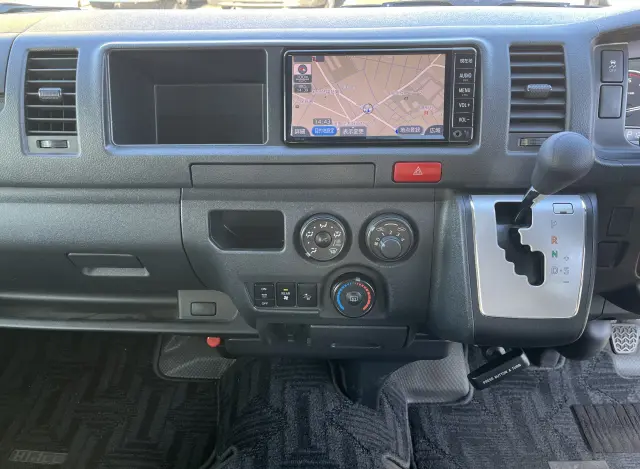 トヨタ ハイエースコミューター QDF-GDH223B(2WD)の写真21