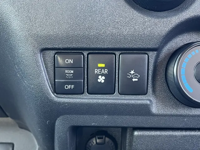 トヨタ ハイエースコミューター QDF-GDH223B(2WD)の写真26