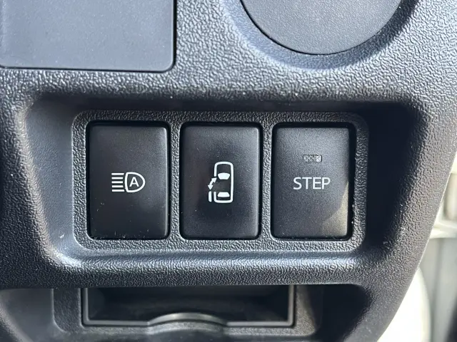 トヨタ ハイエースコミューター QDF-GDH223B(2WD)の写真27