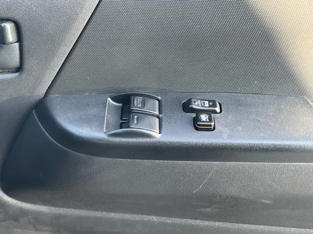 トヨタ ハイエースコミューター QDF-GDH223B(2WD)の写真28