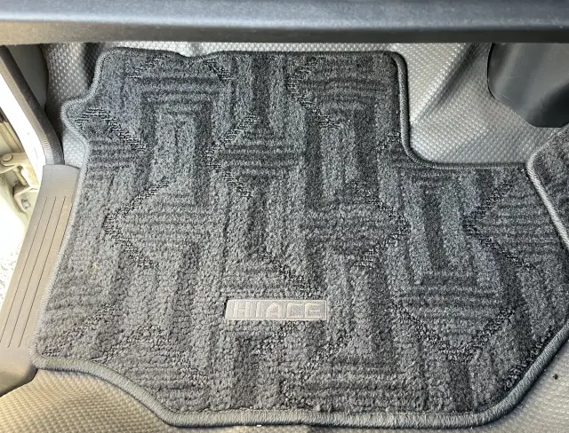 トヨタ ハイエースコミューター QDF-GDH223B(2WD)の写真29