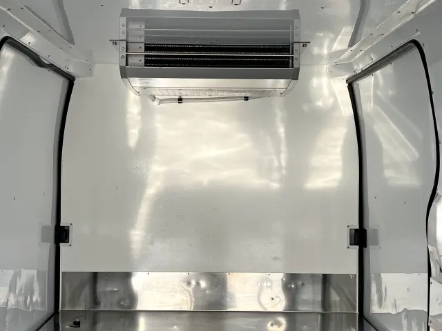 日産 キャラバン 3BF-VR2E26(2WD)の写真9