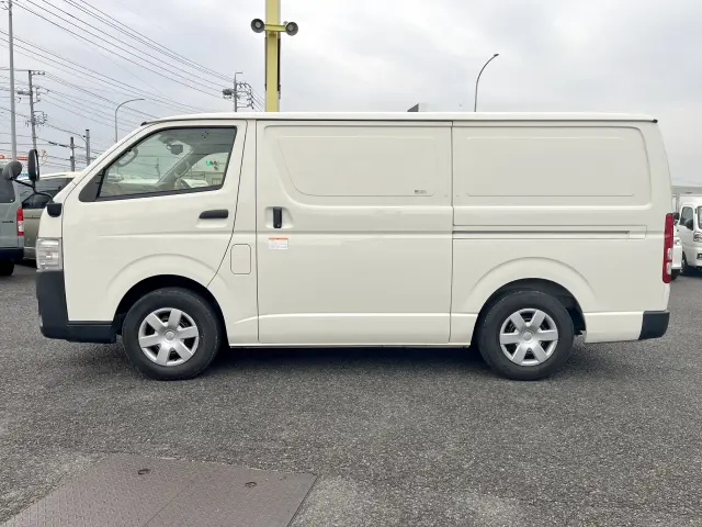 トヨタ ハイエースバン CBF-TRH200V(2WD)の写真3