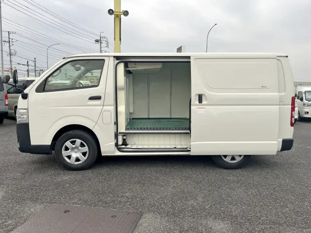 トヨタ ハイエースバン CBF-TRH200V(2WD)の写真4