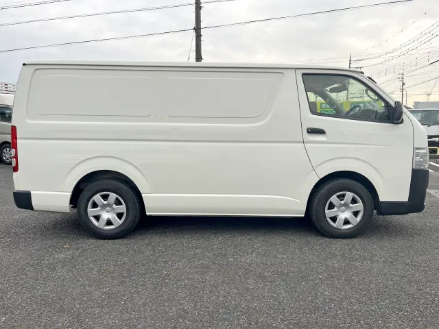 トヨタ ハイエースバン CBF-TRH200V(2WD)の写真5