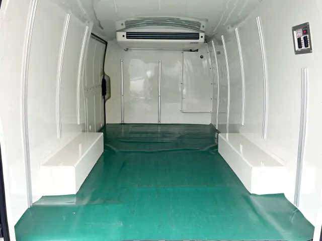 トヨタ ハイエースバン CBF-TRH200V(2WD)の写真8