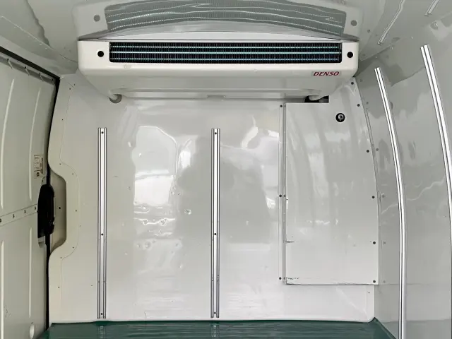 トヨタ ハイエースバン CBF-TRH200V(2WD)の写真9