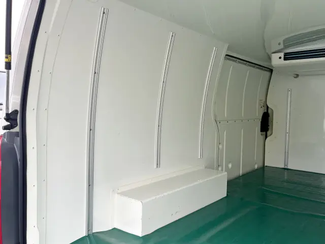 トヨタ ハイエースバン CBF-TRH200V(2WD)の写真12