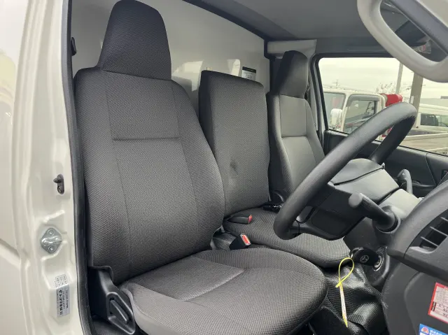 トヨタ ハイエースバン CBF-TRH200V(2WD)の写真19