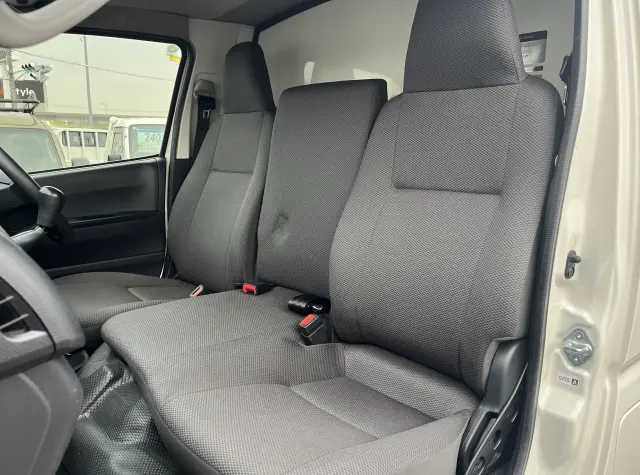 トヨタ ハイエースバン CBF-TRH200V(2WD)の写真20