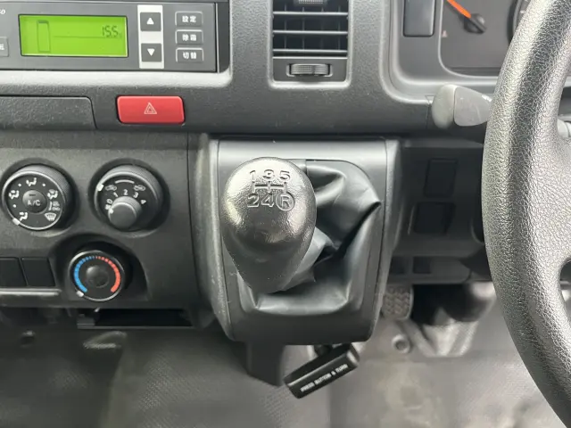 トヨタ ハイエースバン CBF-TRH200V(2WD)の写真22