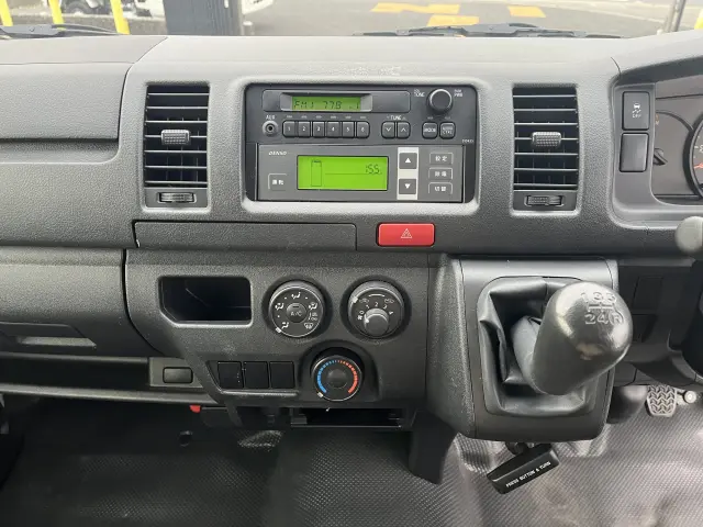 トヨタ ハイエースバン CBF-TRH200V(2WD)の写真23