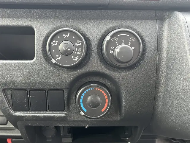 トヨタ ハイエースバン CBF-TRH200V(2WD)の写真26