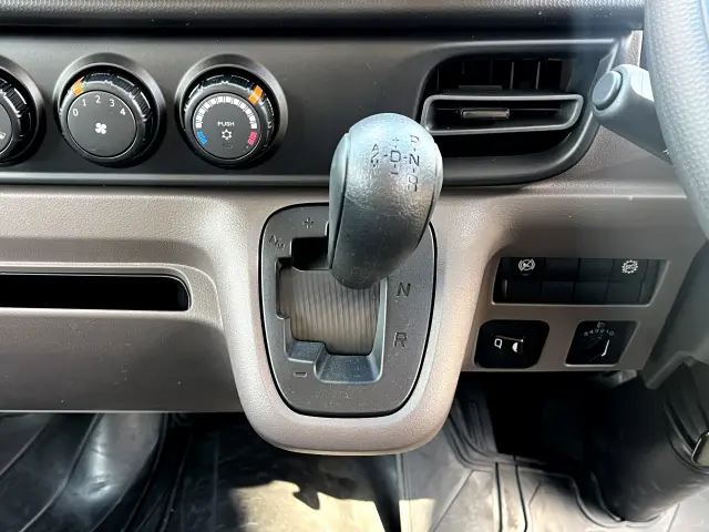 三菱 キャンター 2RG-FBA20(2WD)の写真17