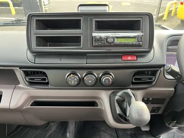 三菱 キャンター 2RG-FBA20(2WD)の写真18