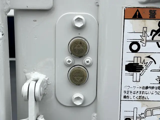 いすゞ エルフ TRG-NJS85A(4WD)の写真13