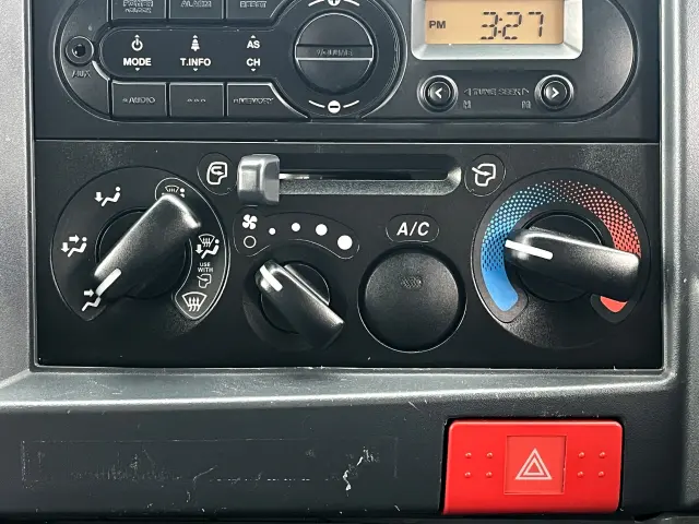 いすゞ エルフ TRG-NJS85A(4WD)の写真24