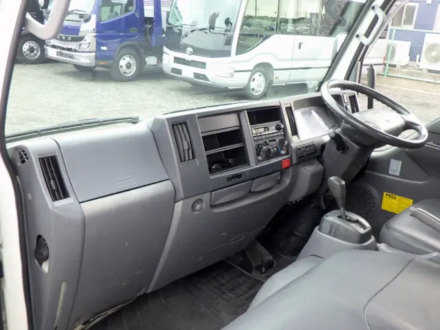 いすゞ エルフ TKG-NJR85AD(2WD)の写真46